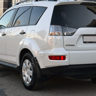 Боковина заднего бампера левая в цвет кузова Mitsubishi OutLander 2 XL (2007-2009)